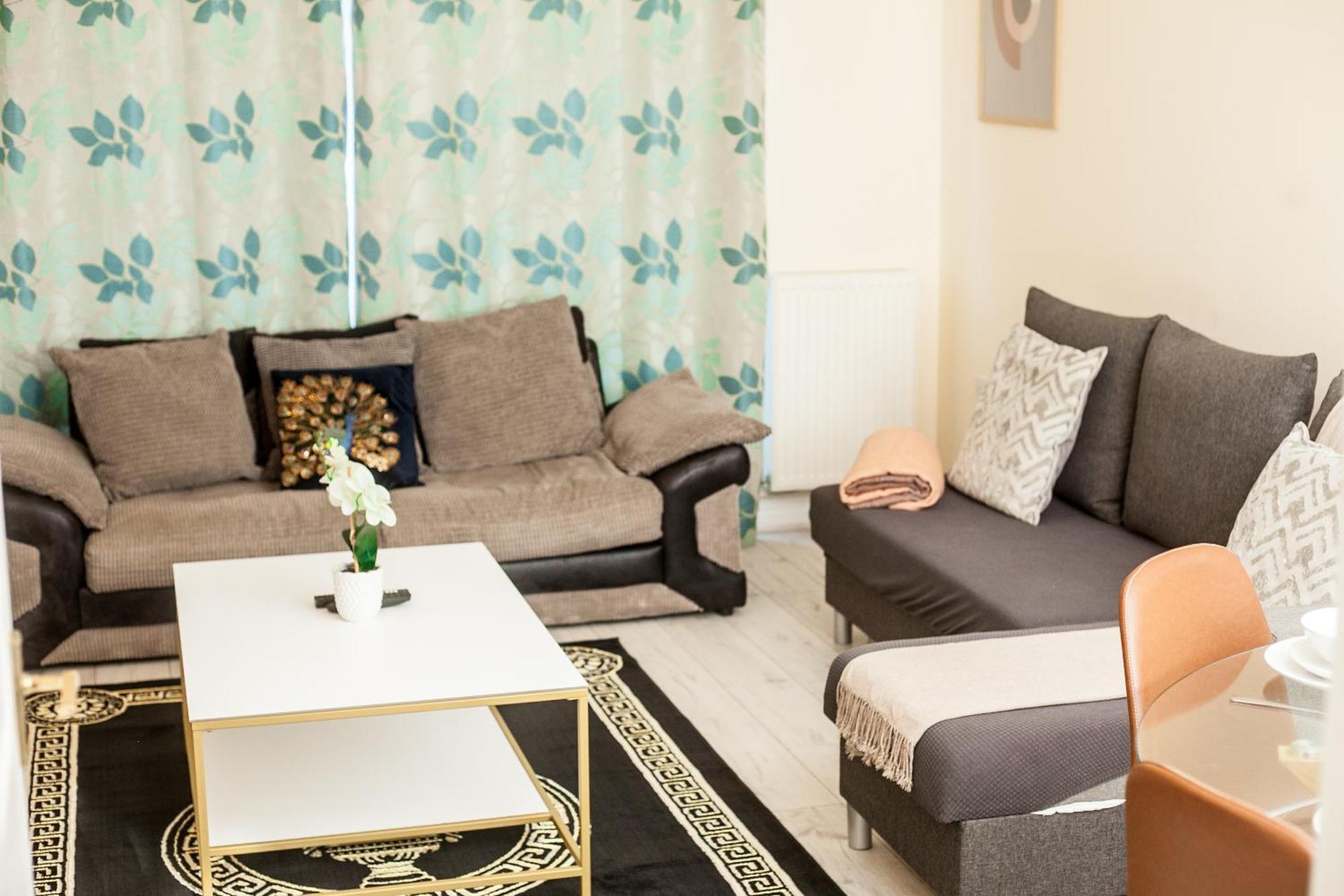 Avril Warwickshire Holiday home Nuneaton